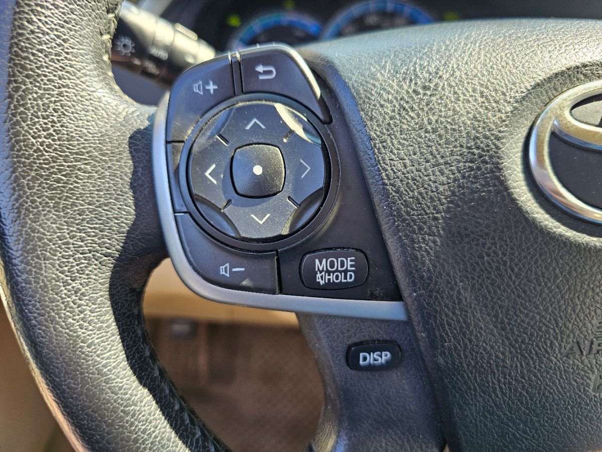 2013 Toyota Camry Hybrid XLE photo 21