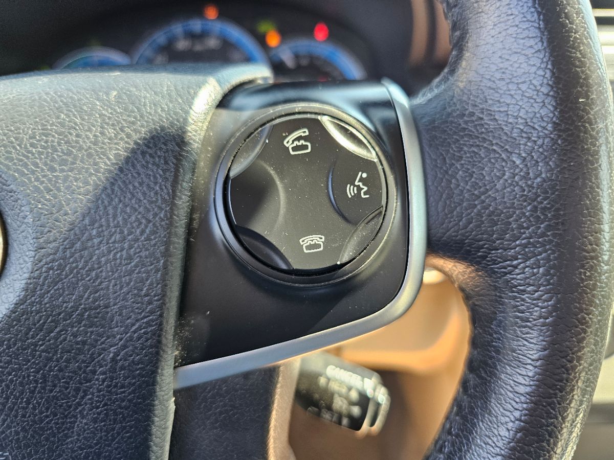 2013 Toyota Camry Hybrid XLE photo 22