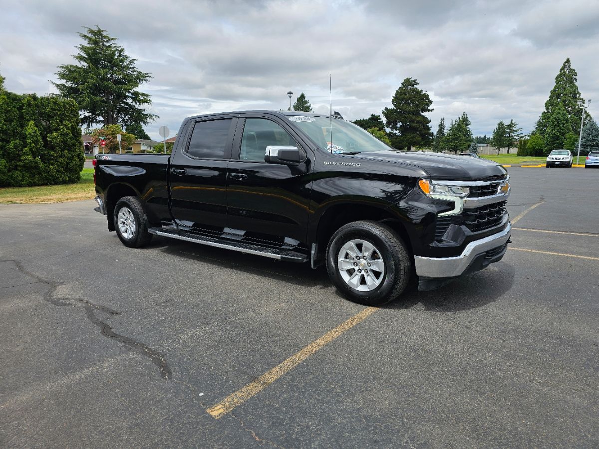 2024 Chevrolet Silverado 1500 LT photo 4