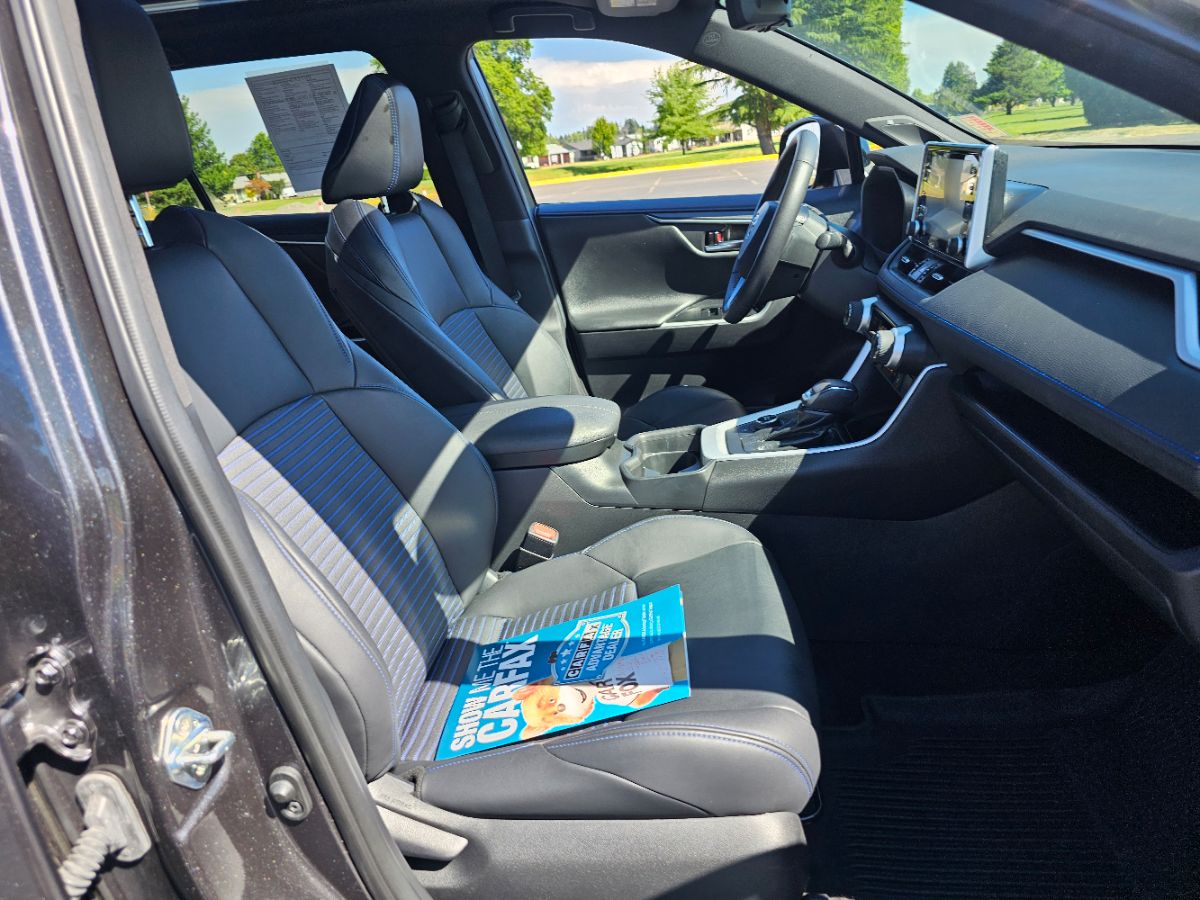 2021 Toyota RAV4 Hybrid XSE photo 6