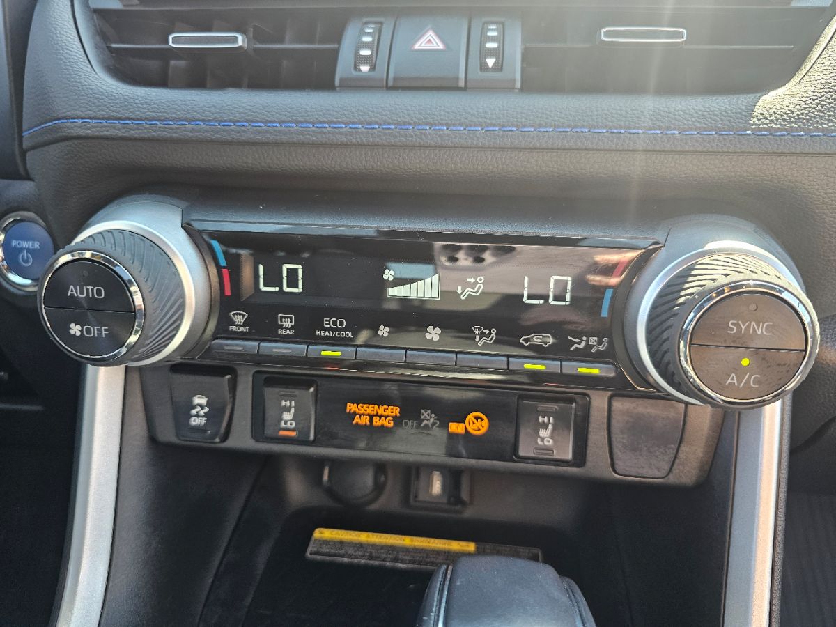 2021 Toyota RAV4 Hybrid XSE photo 8