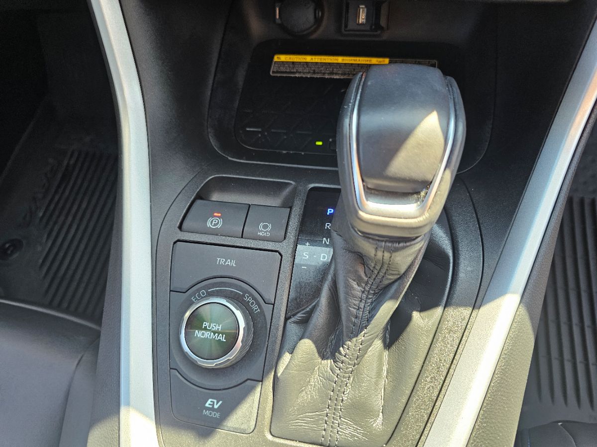 2021 Toyota RAV4 Hybrid XSE photo 9