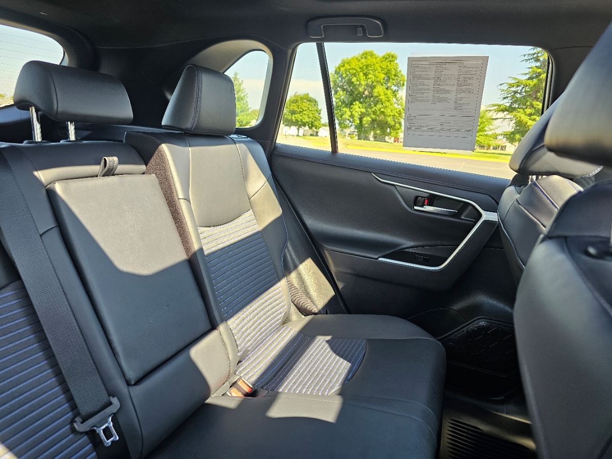 2021 Toyota RAV4 Hybrid XSE photo 11
