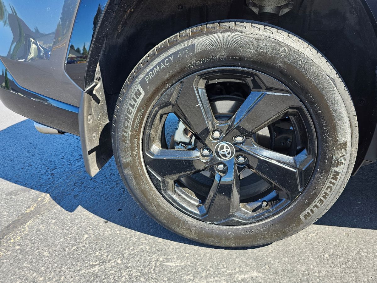 2021 Toyota RAV4 Hybrid XSE photo 12