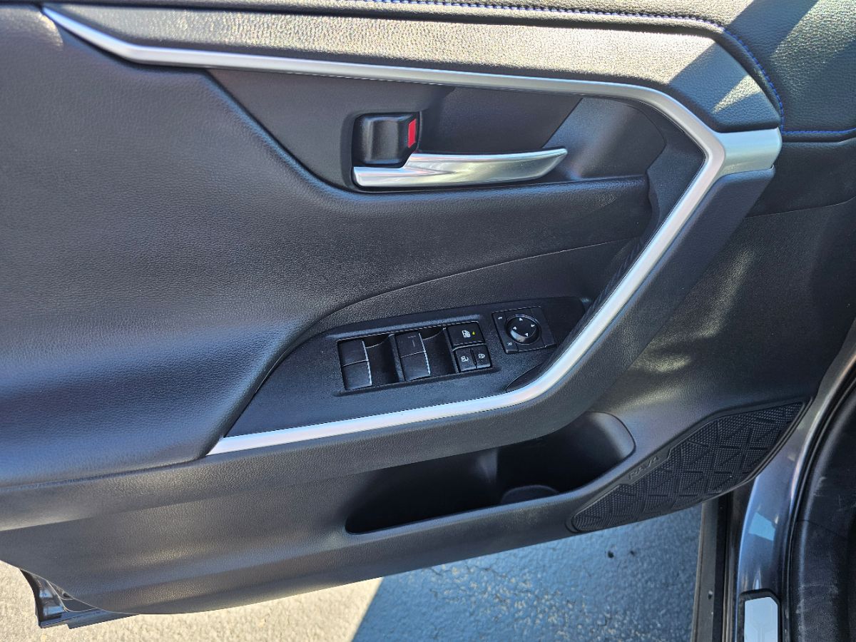 2021 Toyota RAV4 Hybrid XSE photo 19
