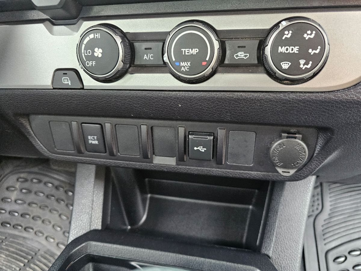 2022 Toyota Tacoma SR5 photo 10