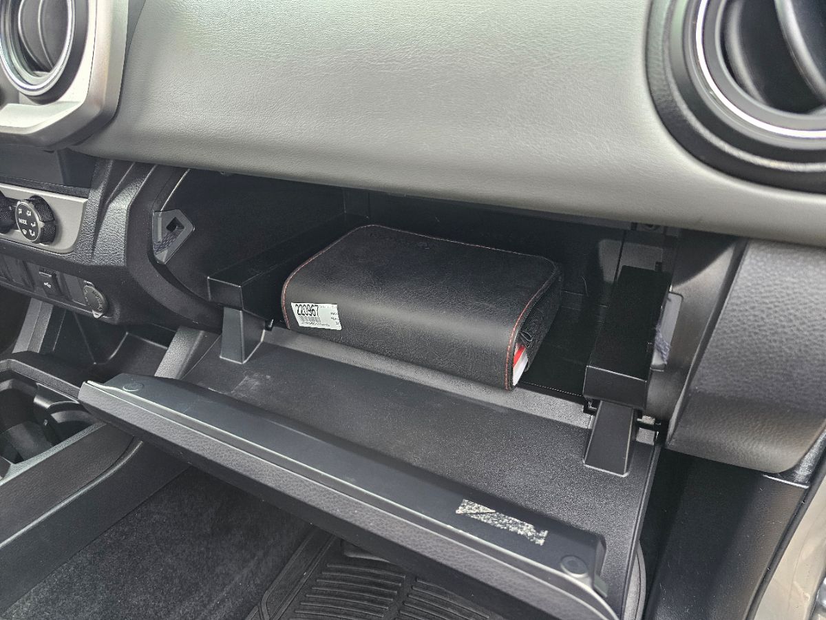 2022 Toyota Tacoma SR5 photo 13