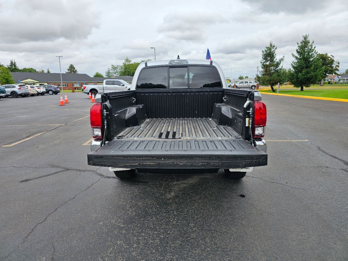 2022 Toyota Tacoma SR5 photo 17