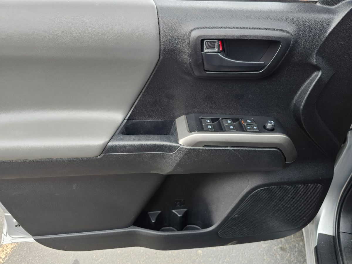 2022 Toyota Tacoma SR5 photo 22