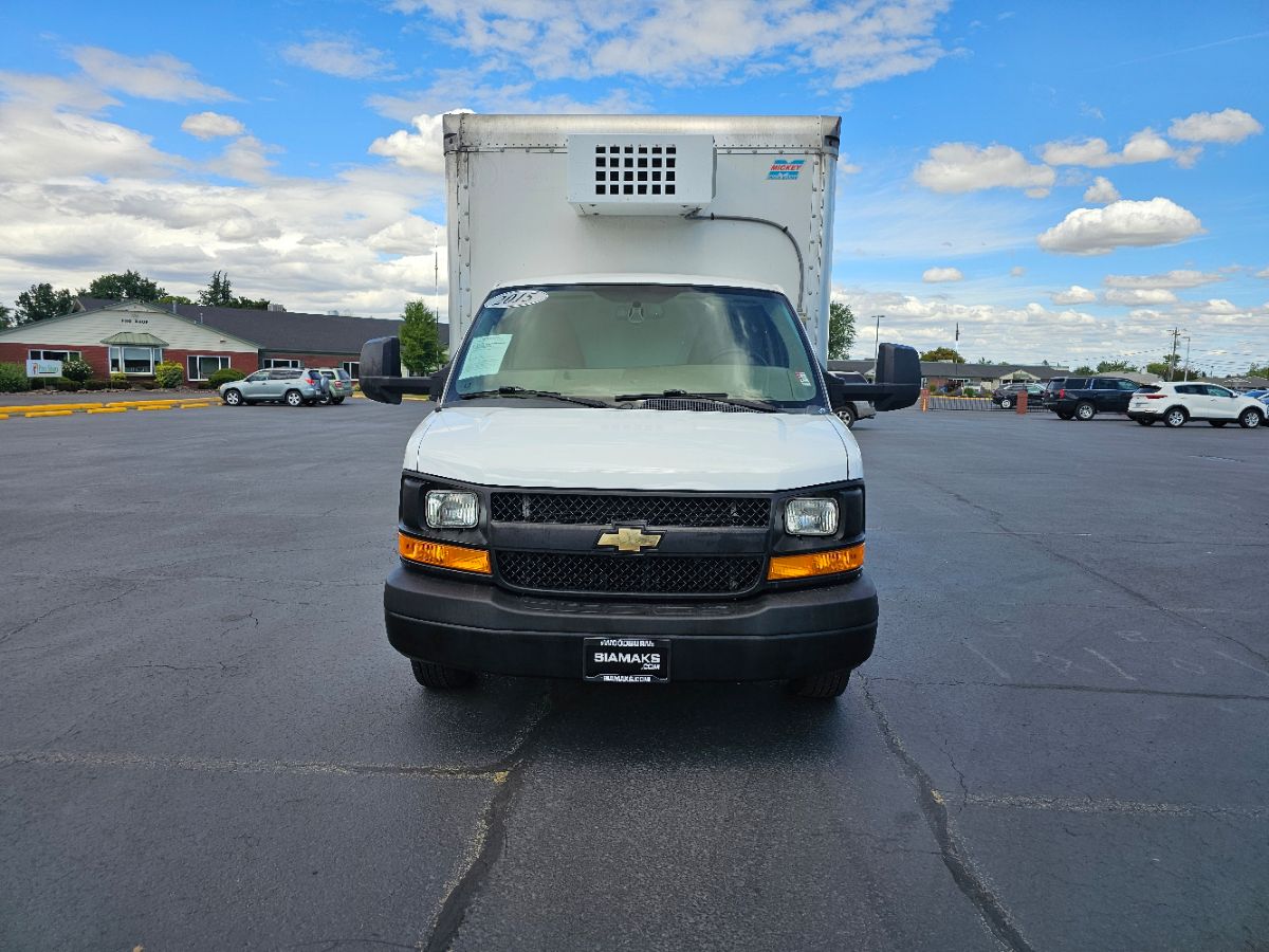 2015 Chevrolet Express Cutaway Van photo 3