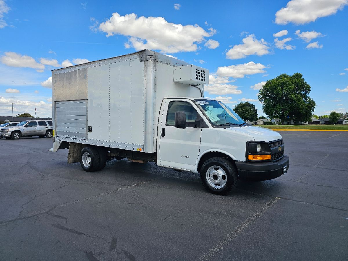 2015 Chevrolet Express Cutaway Van photo 4