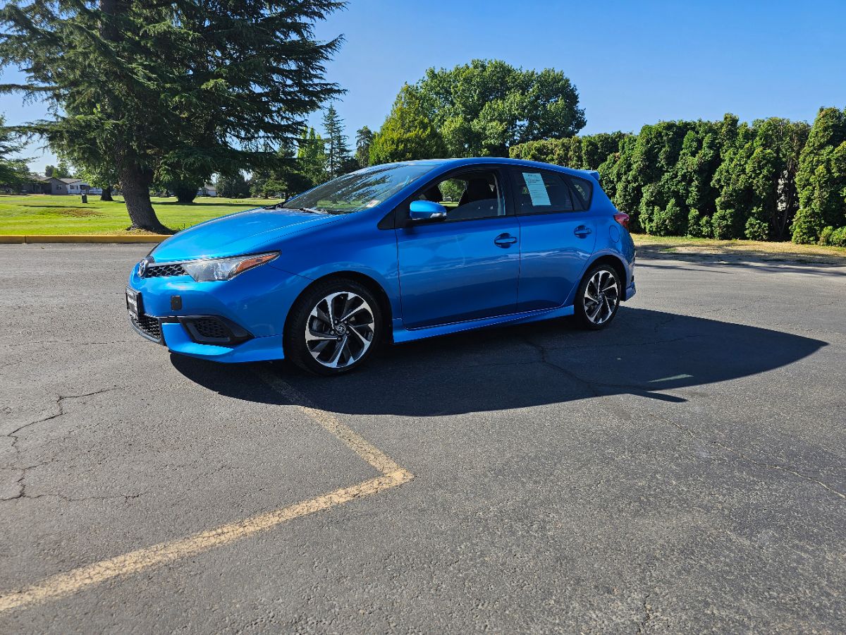 2017 Toyota Corolla iM photo 3