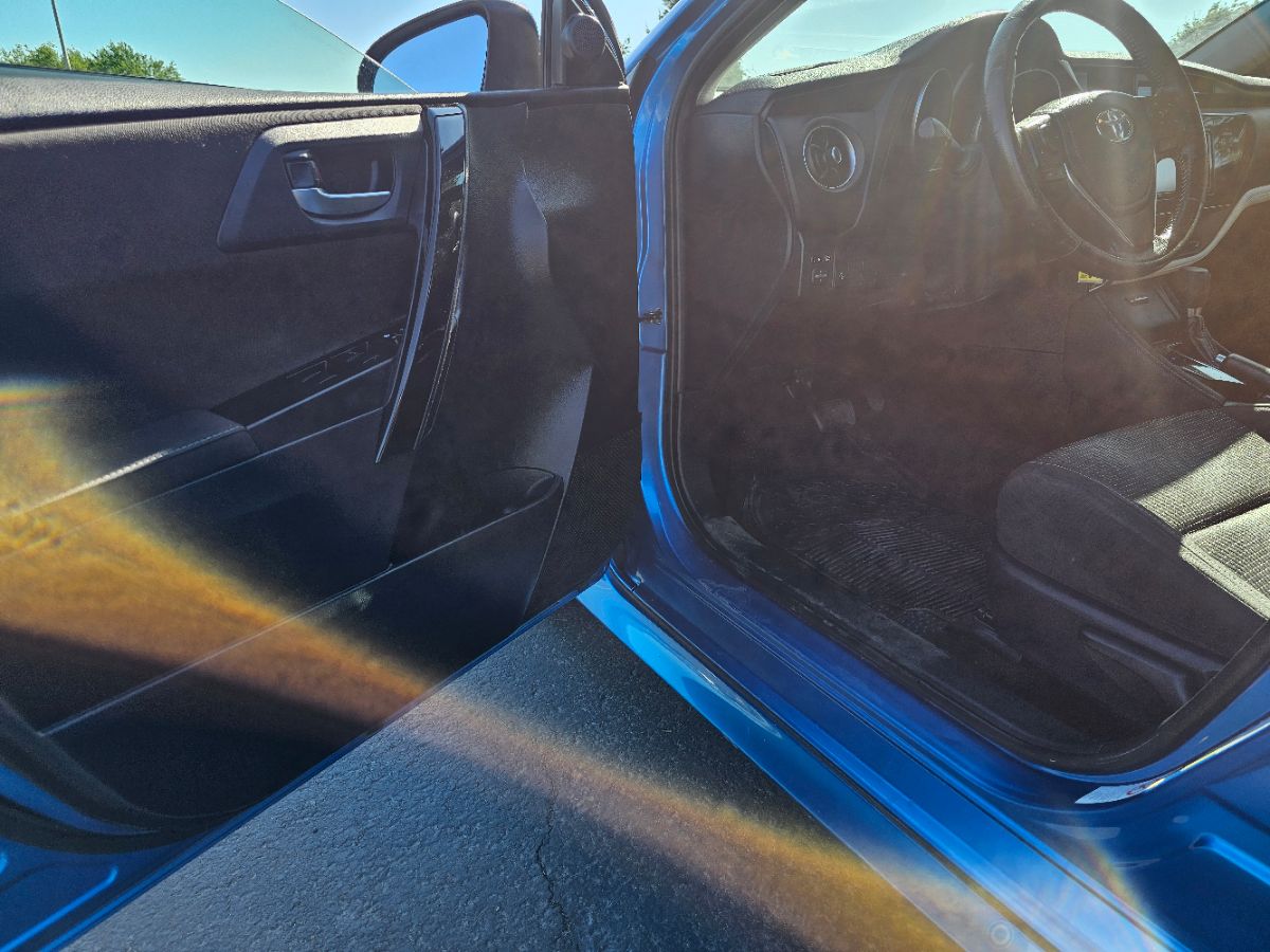 2017 Toyota Corolla iM photo 19
