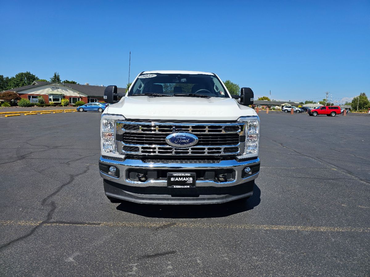 2023 Ford F-350 XLT photo 2