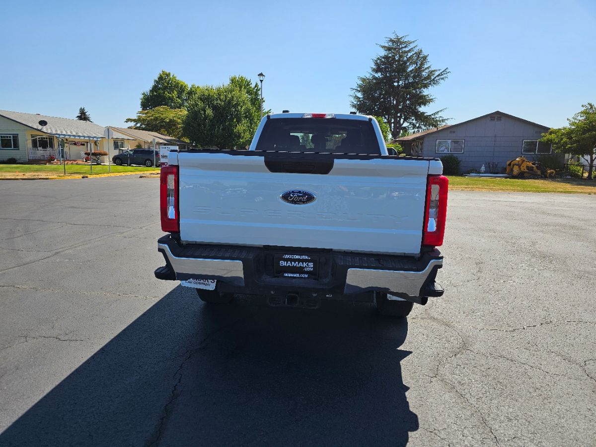 2023 Ford F-350 XLT photo 12