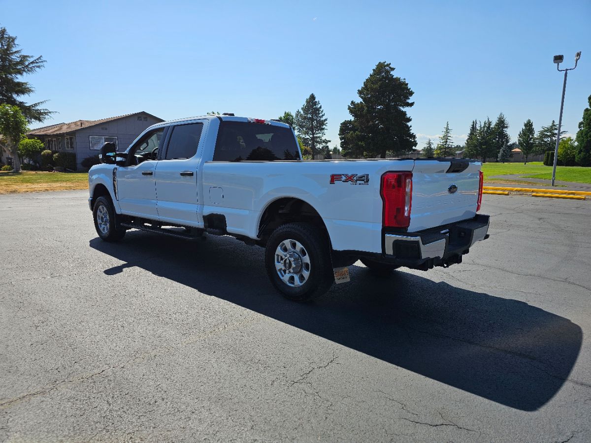 2023 Ford F-350 XLT photo 14
