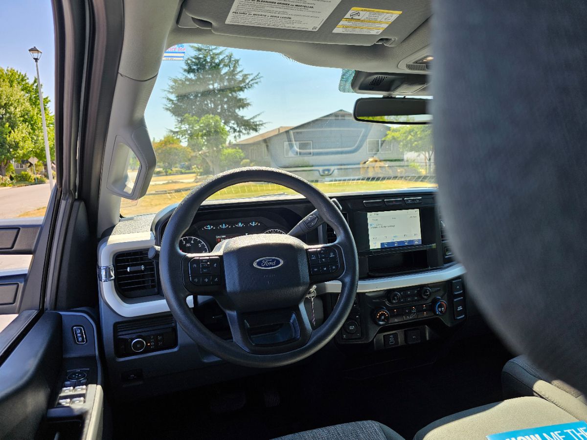 2023 Ford F-350 XLT photo 16