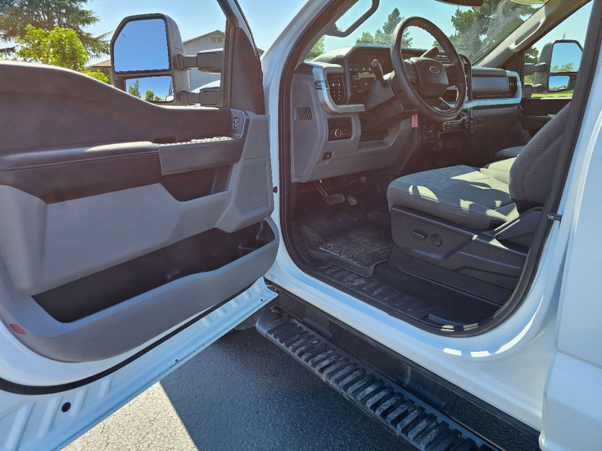 2023 Ford F-350 XLT photo 17