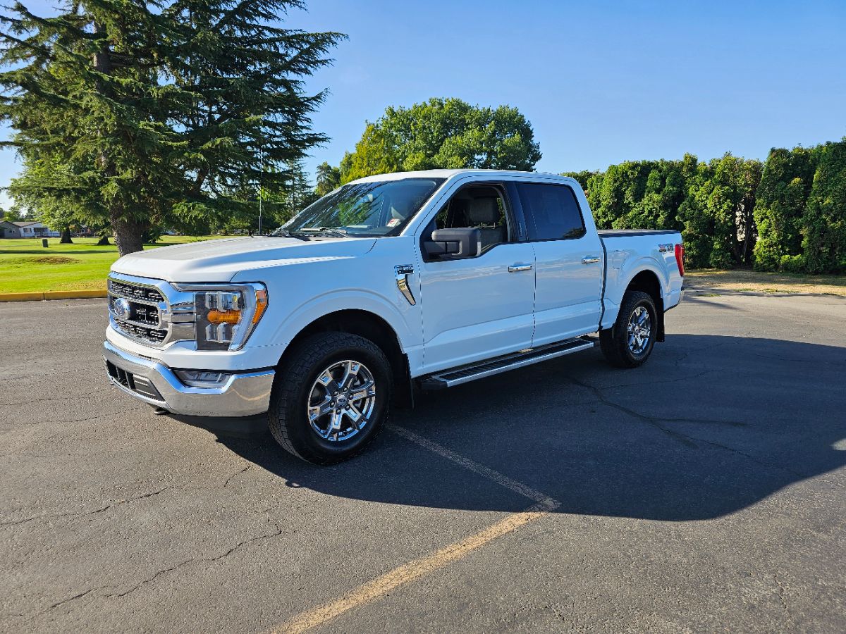 2023 Ford F-150 XLT photo 2