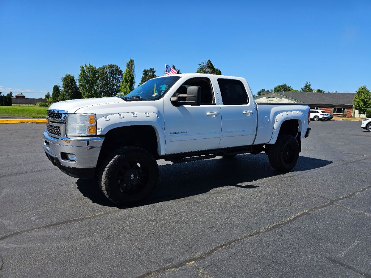 2014 Chevrolet Silverado 2500HD LTZ photo 2