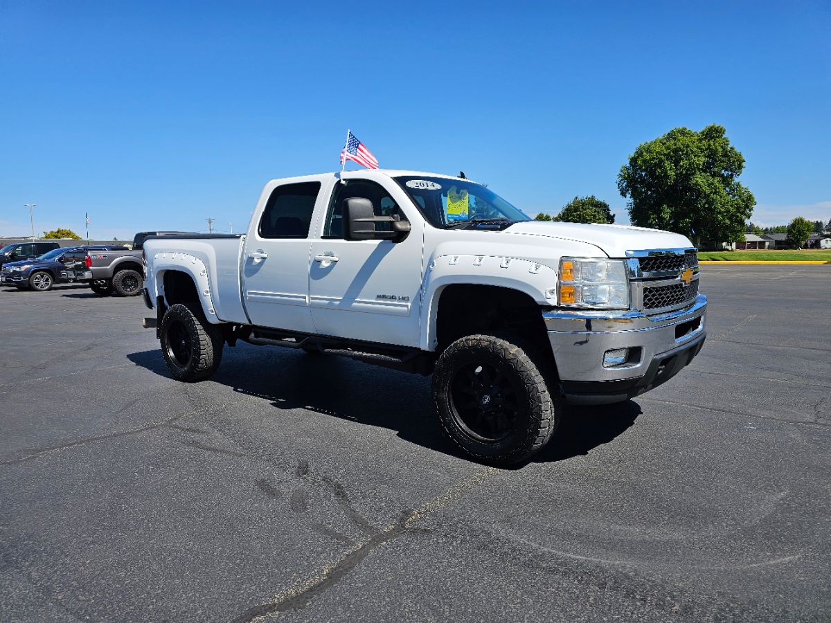 2014 Chevrolet Silverado 2500HD LTZ photo 4