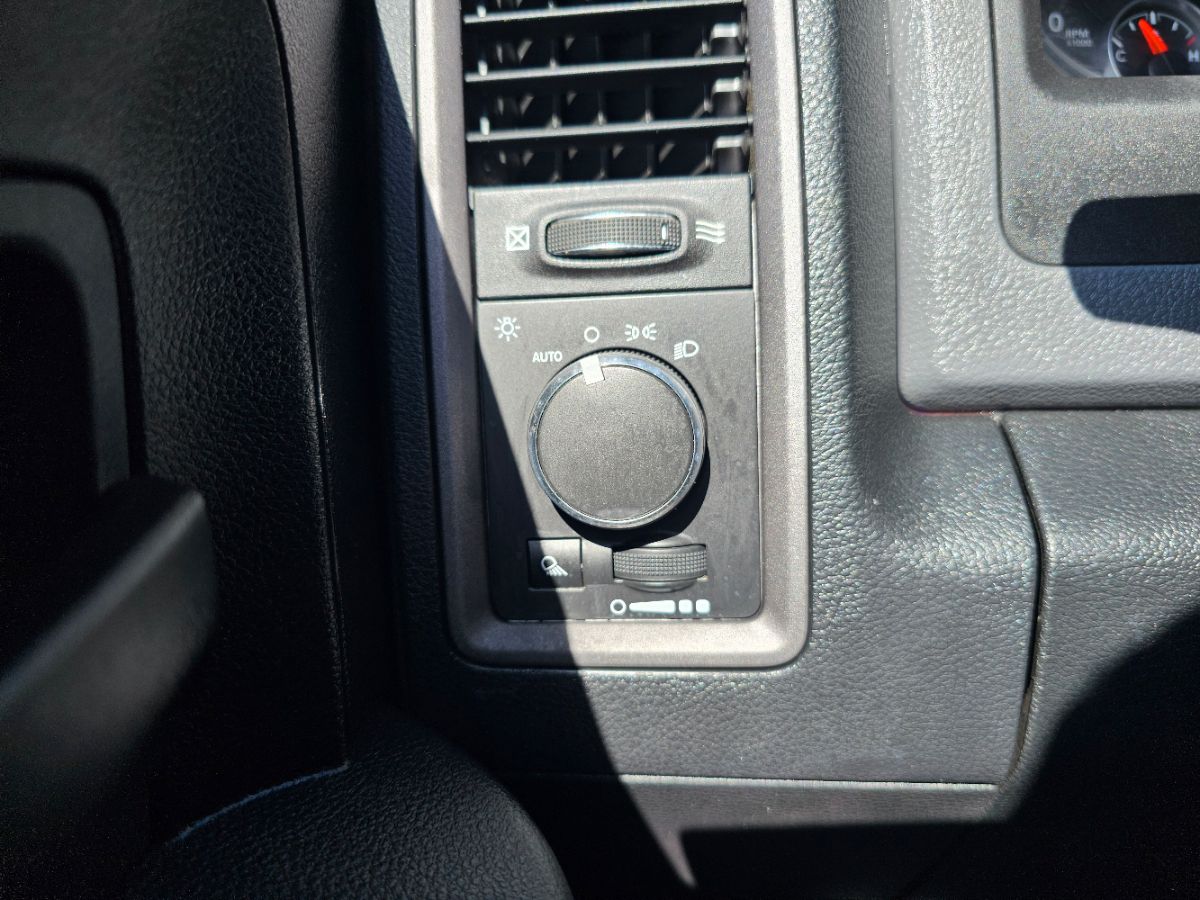 2016 Ram 1500 Tradesman photo 2