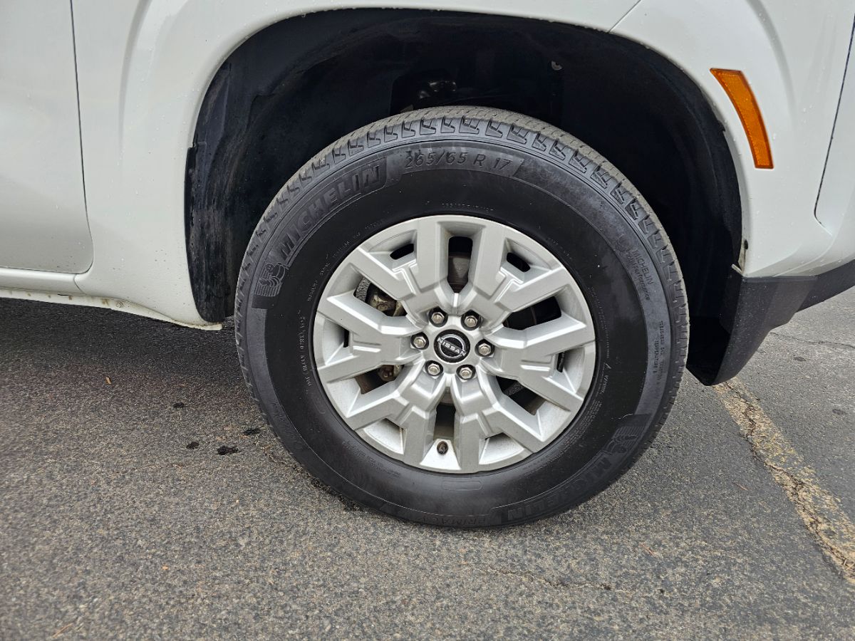 2024 Nissan Frontier SV photo 6