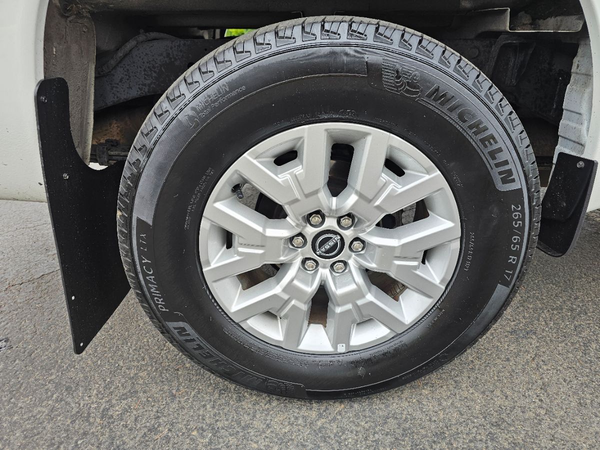 2024 Nissan Frontier SV photo 14