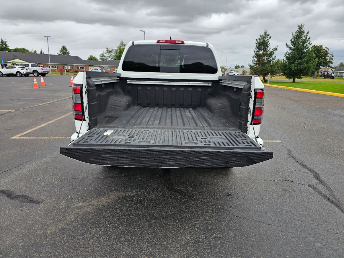 2024 Nissan Frontier SV photo 17