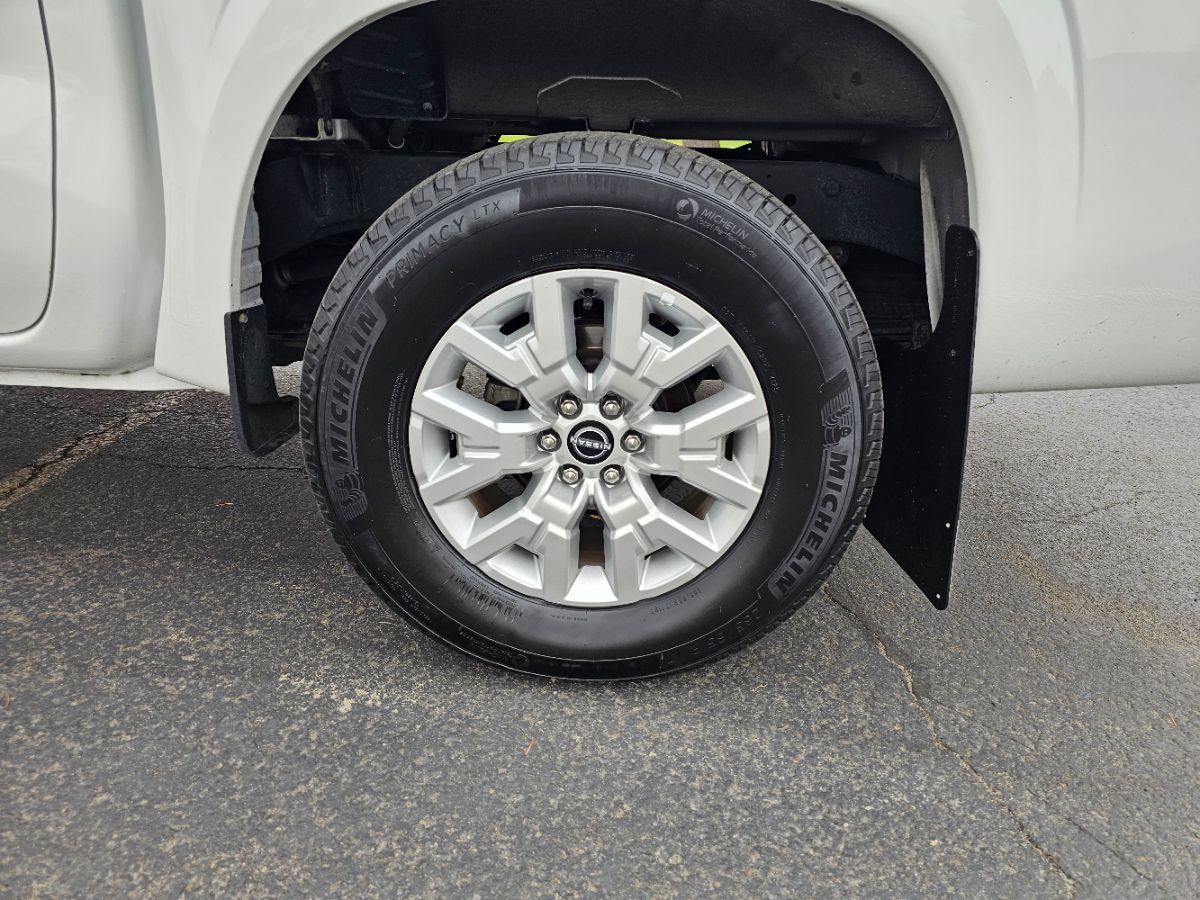 2024 Nissan Frontier SV photo 19