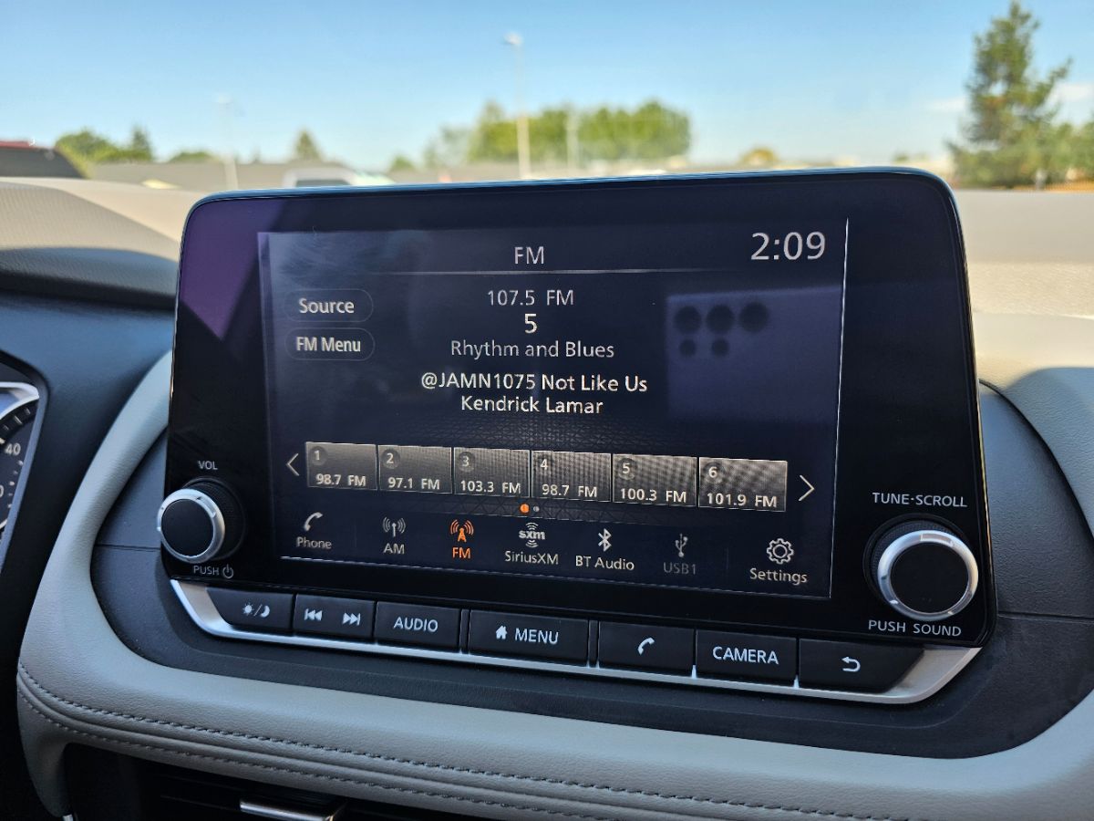 2025 Nissan Rogue SV photo 3