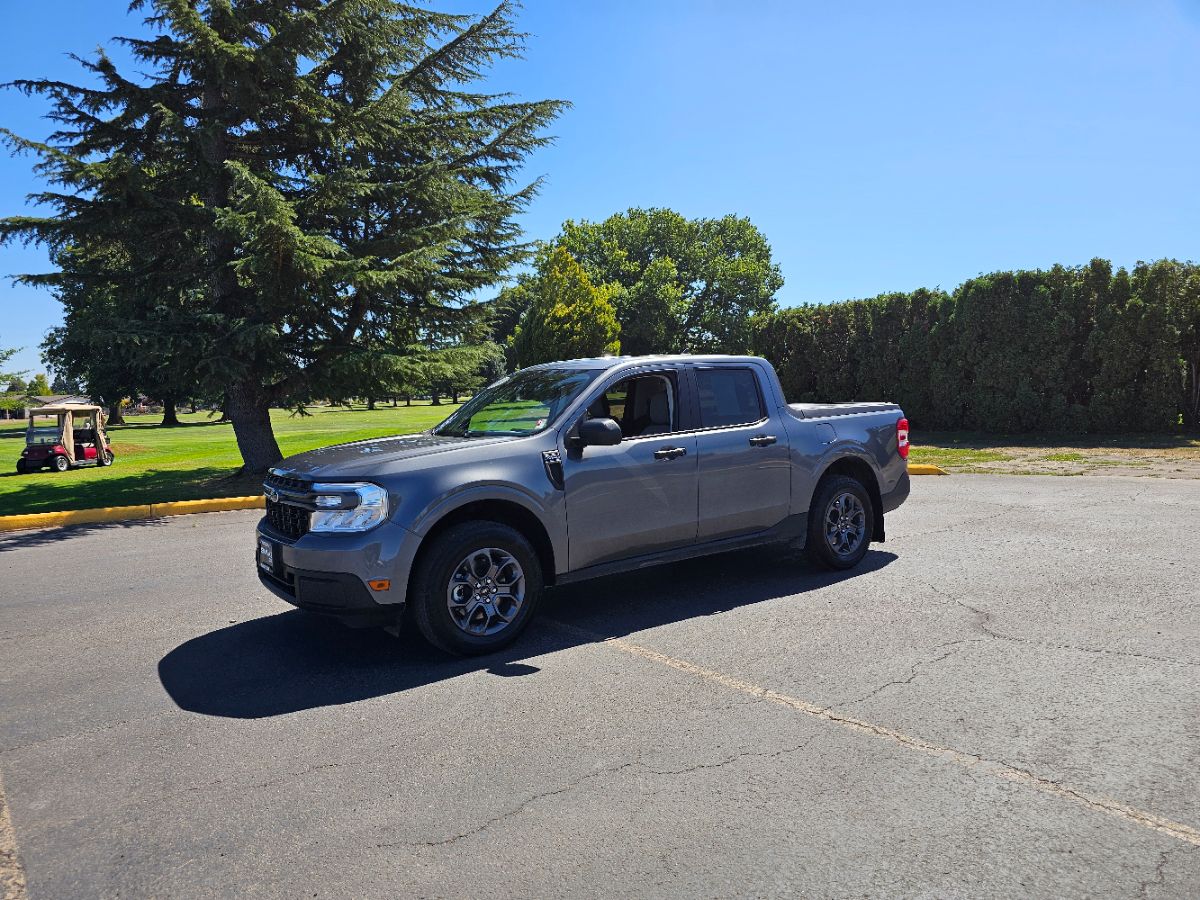 2024 Ford Maverick XLT photo 2