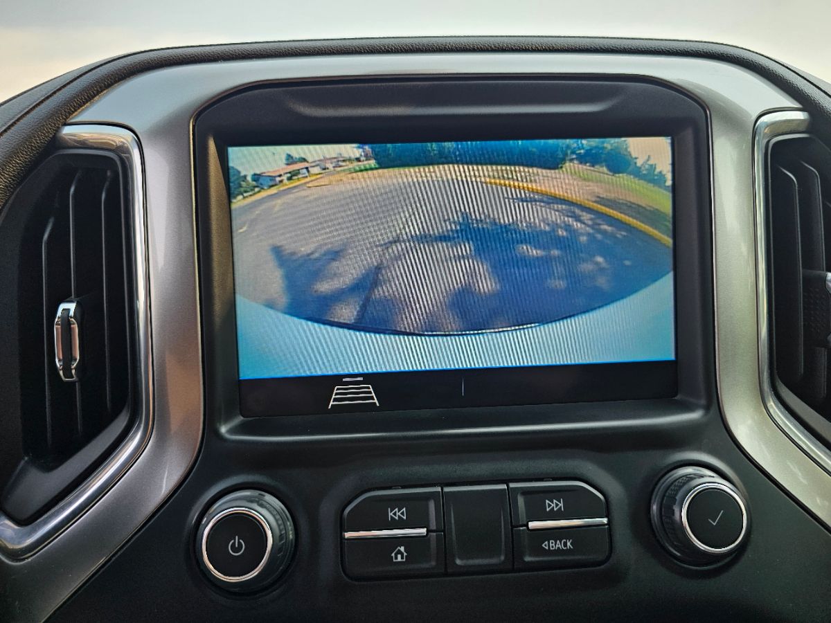 2020 Chevrolet Silverado 1500 LT photo 2
