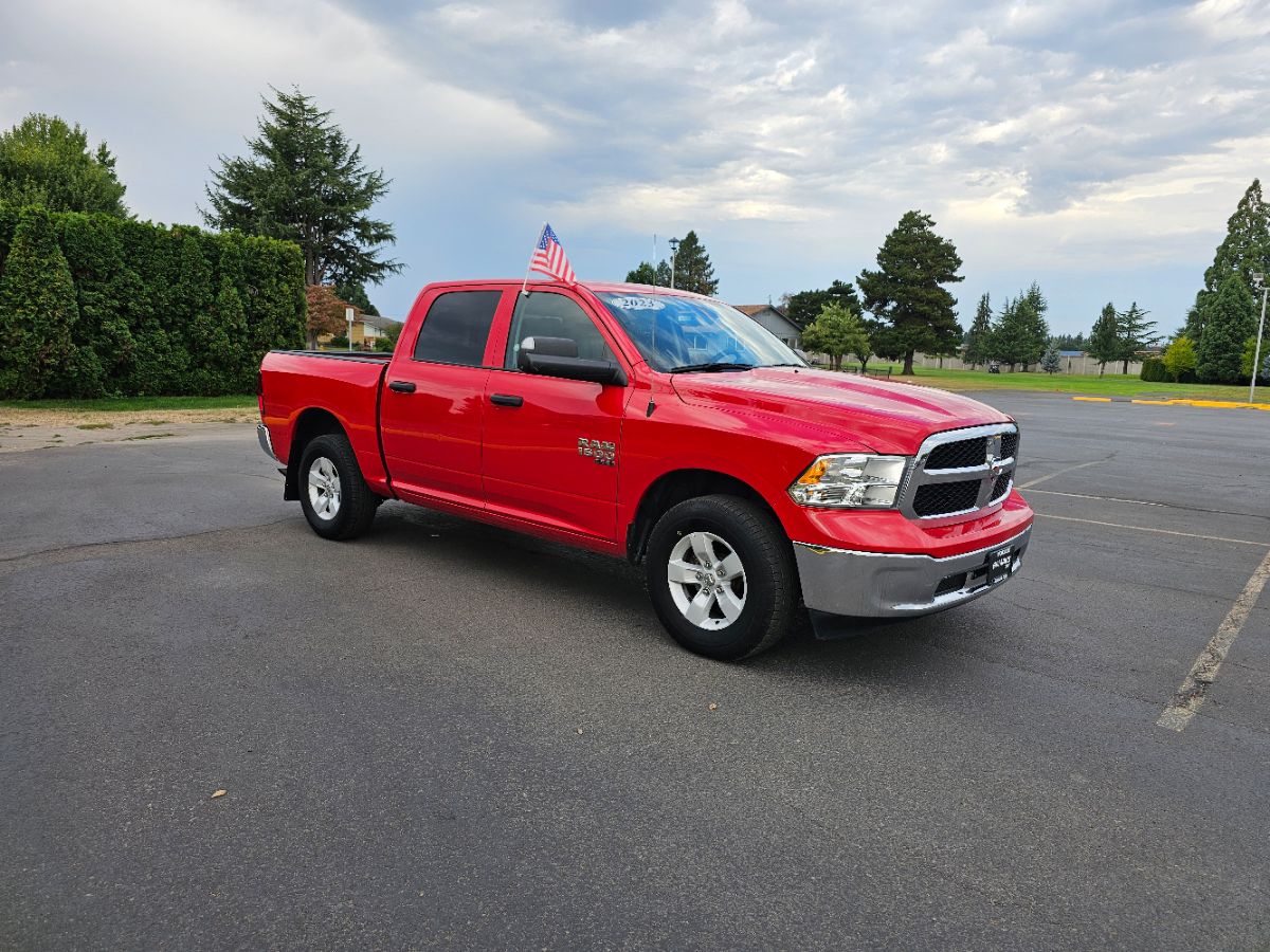 2023 Ram 1500 Classic SLT photo 4