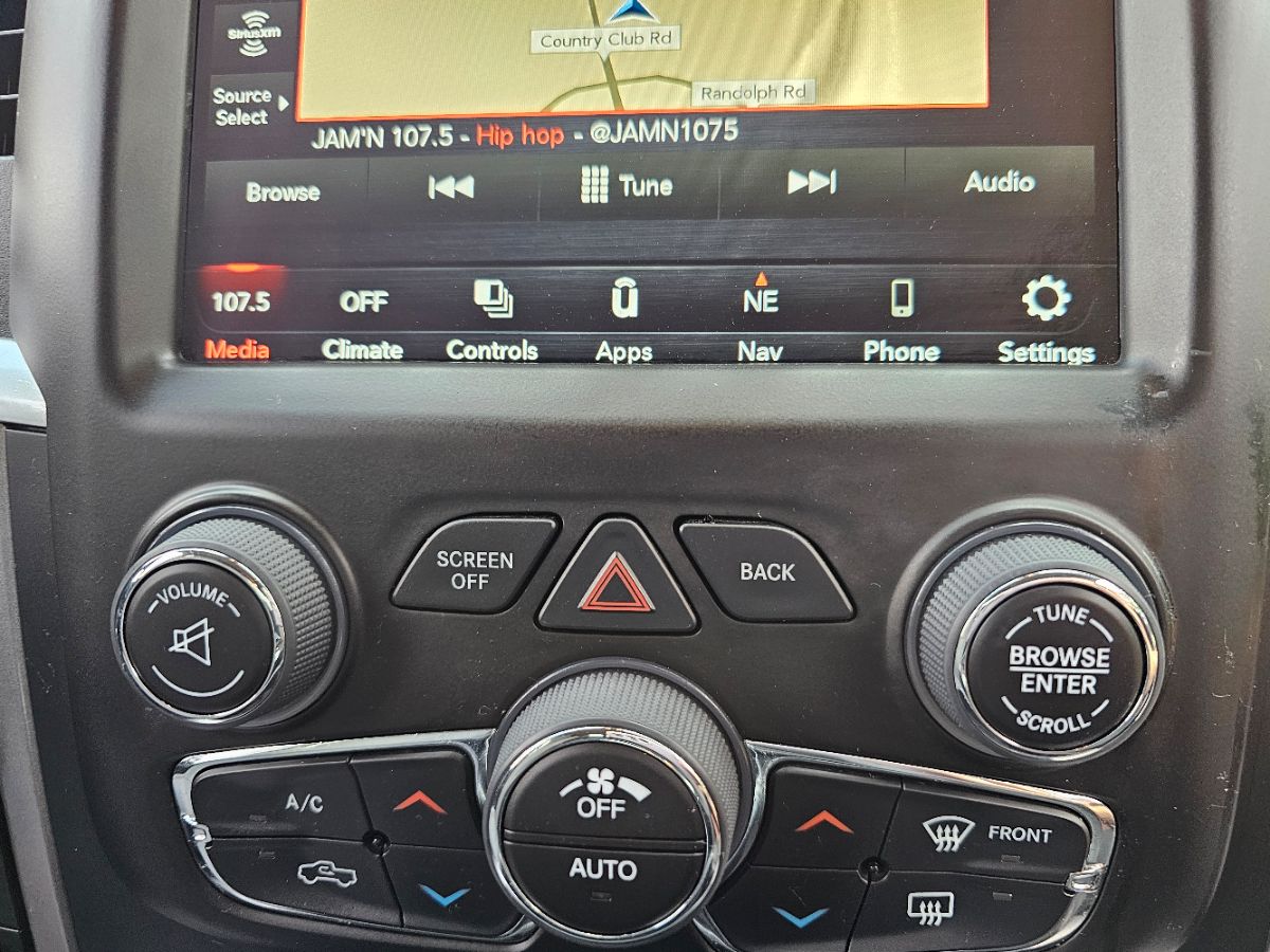 2023 Ram 1500 Classic SLT photo 8