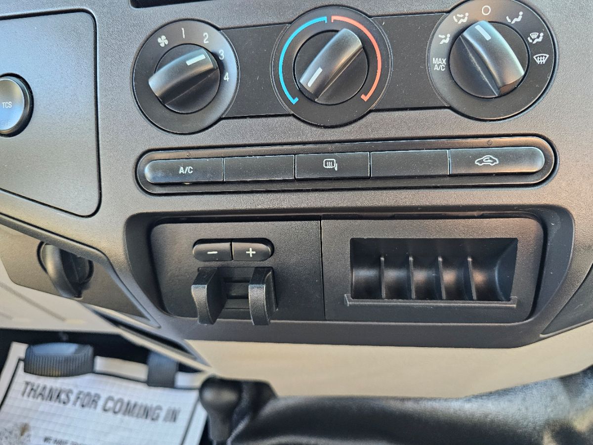 2009 Ford F-250 XL photo 9