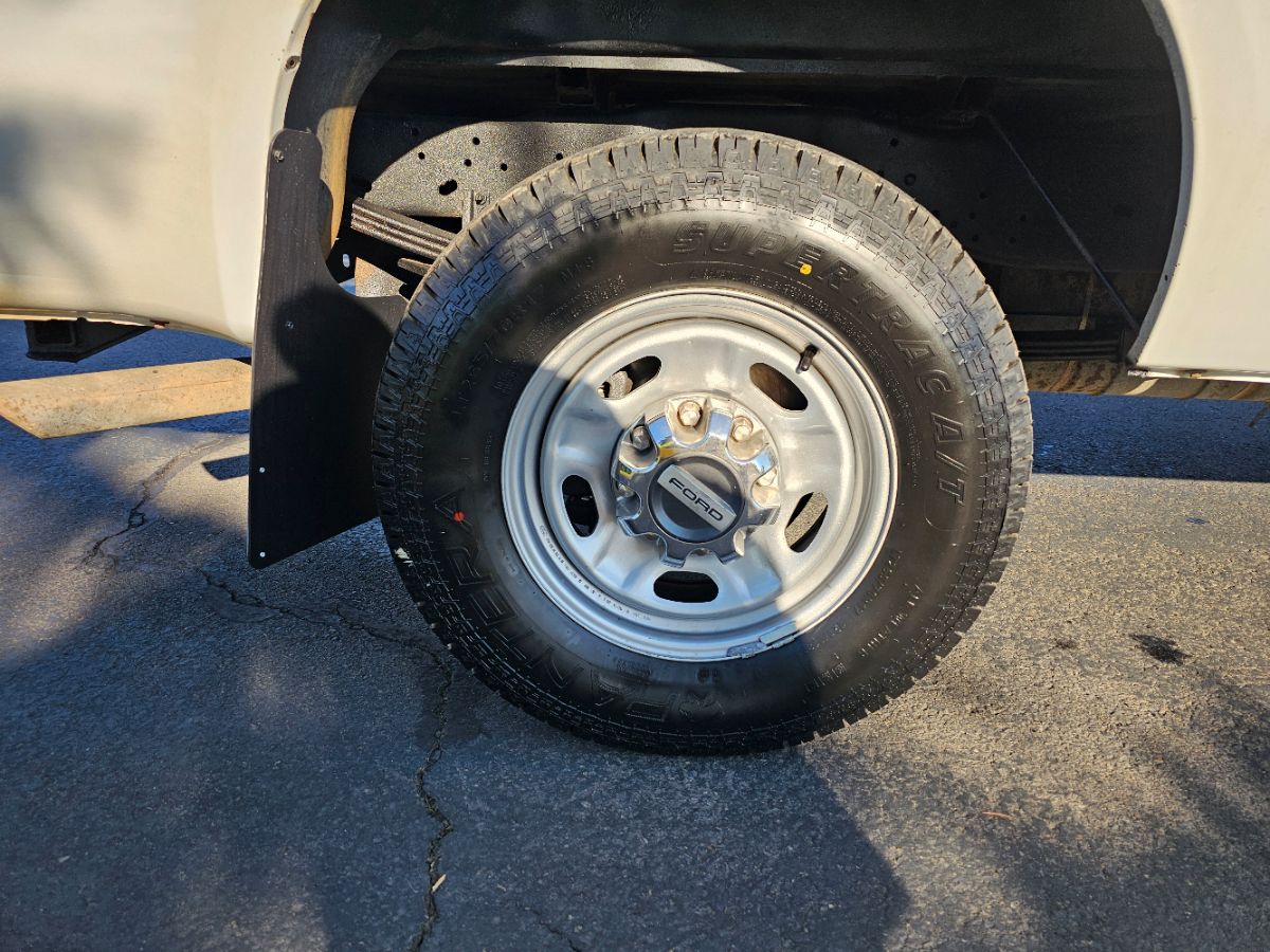 2009 Ford F-250 XL photo 13