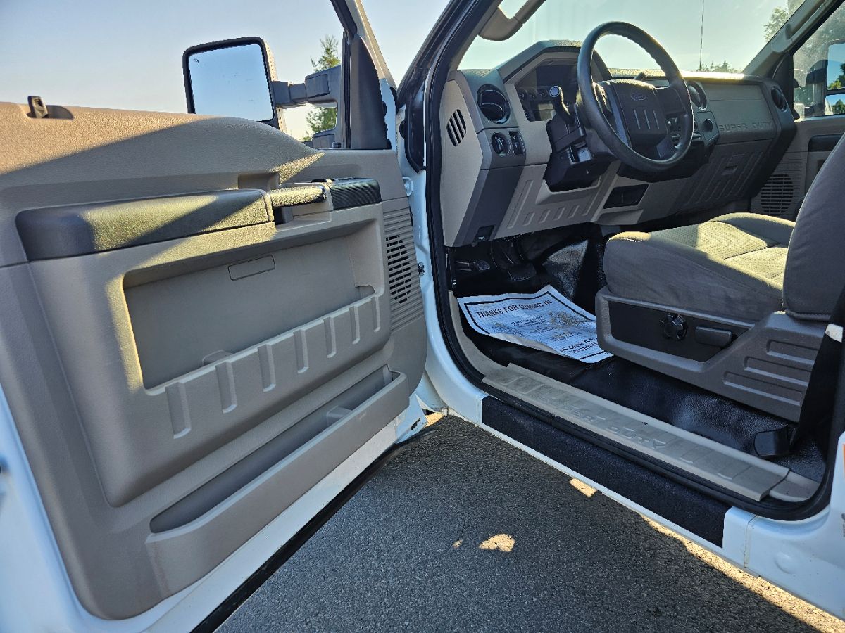 2009 Ford F-250 XL photo 21