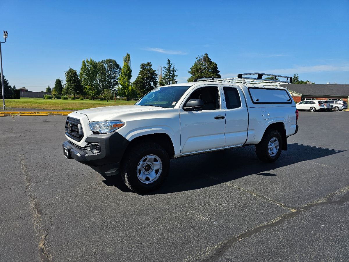 2022 Toyota Tacoma SR photo 3