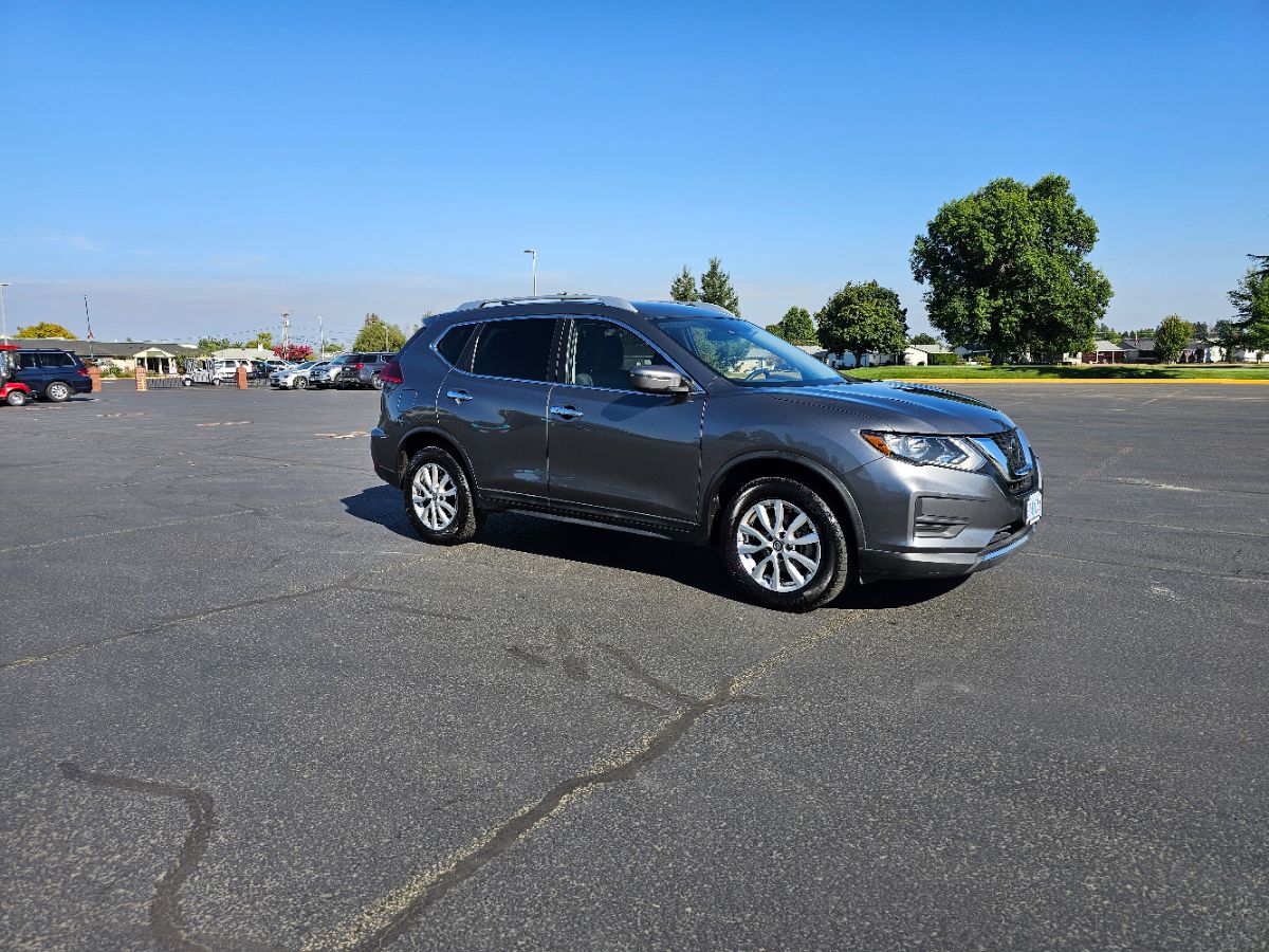 2020 Nissan Rogue SV photo 2