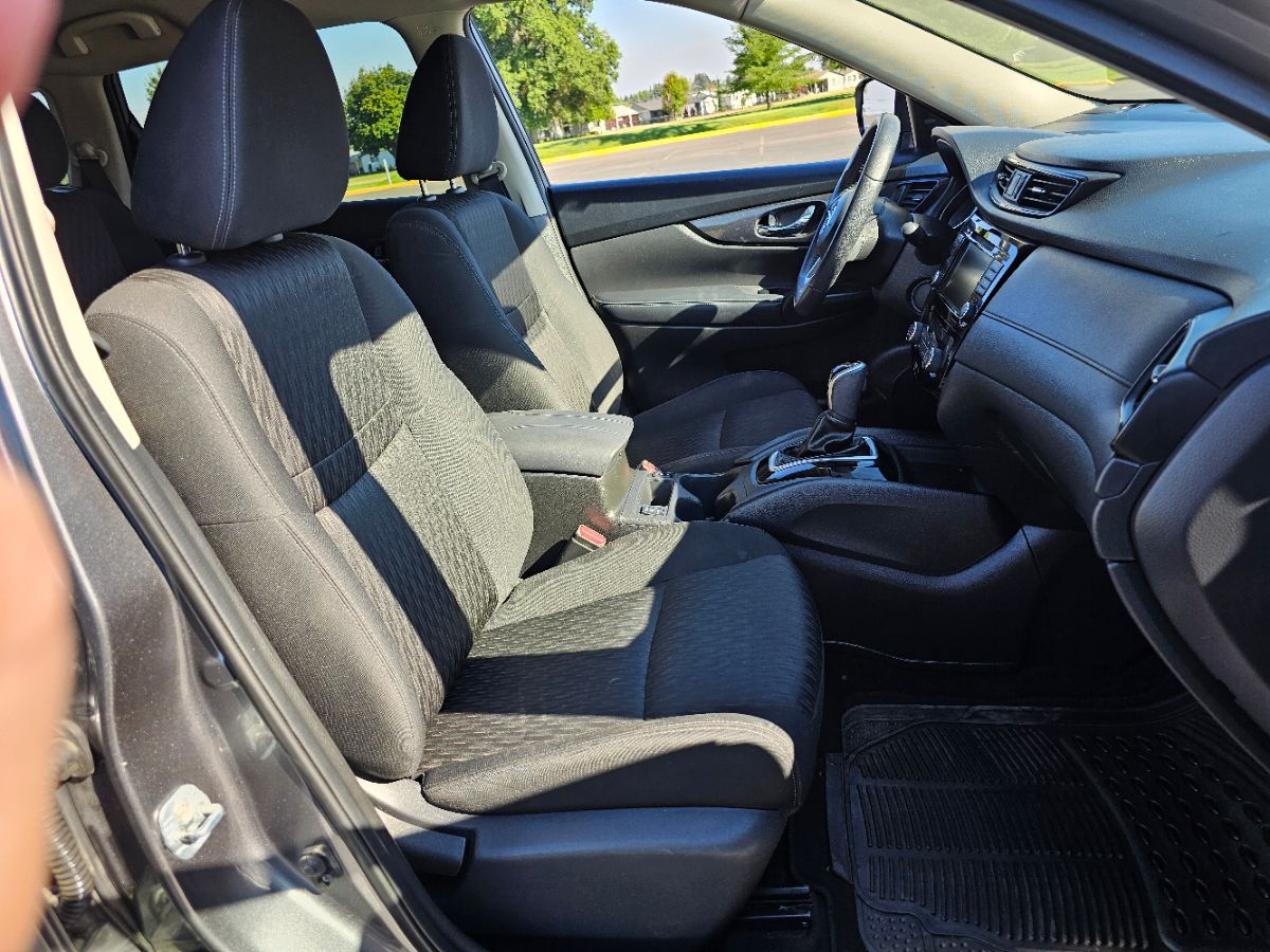 2020 Nissan Rogue SV photo 4