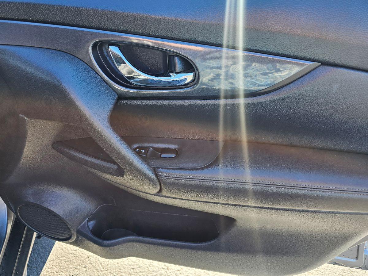 2020 Nissan Rogue SV photo 10