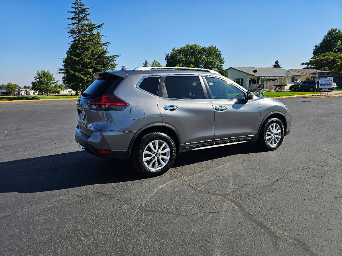 2020 Nissan Rogue SV photo 12