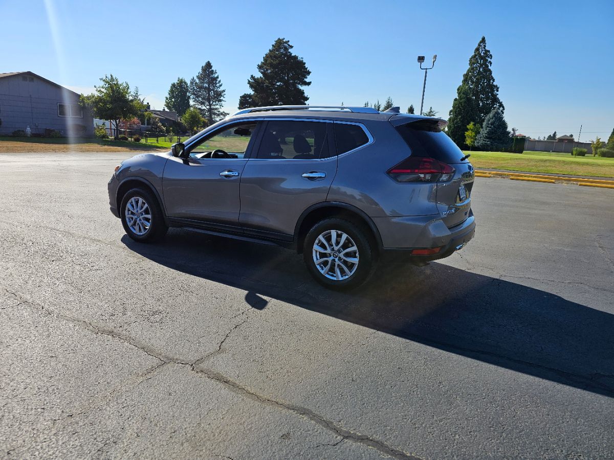 2020 Nissan Rogue SV photo 14