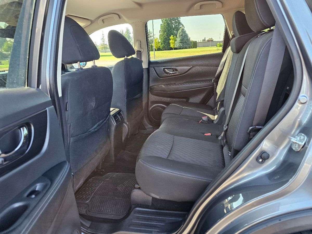 2020 Nissan Rogue SV photo 16