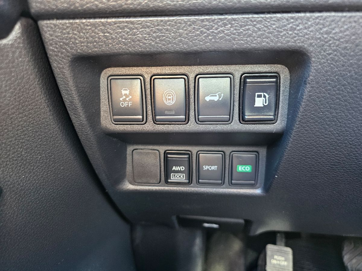2020 Nissan Rogue SV photo 23