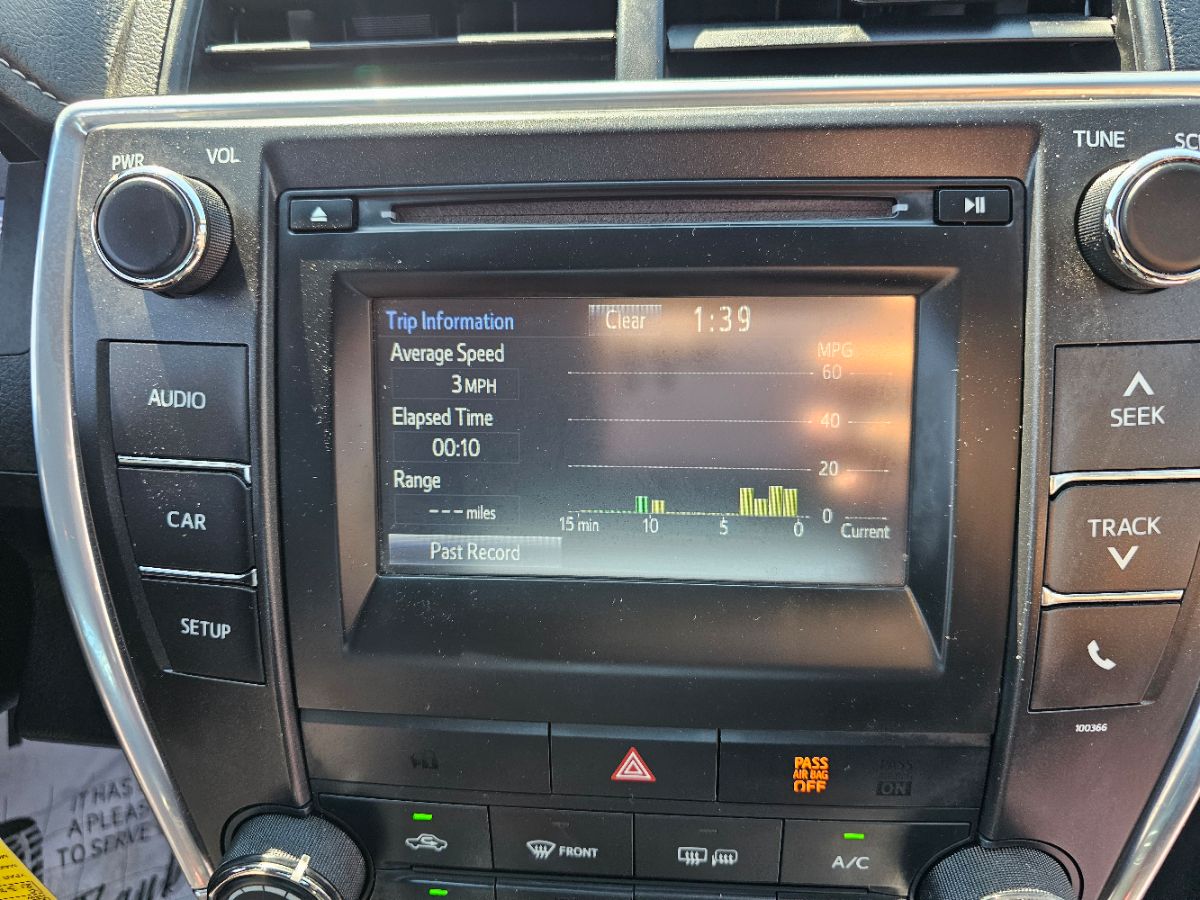 2015 Toyota Camry LE photo 4