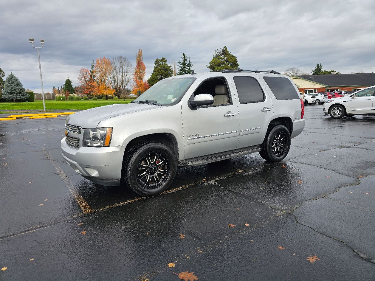 2013 Chevrolet Tahoe LTZ photo 2