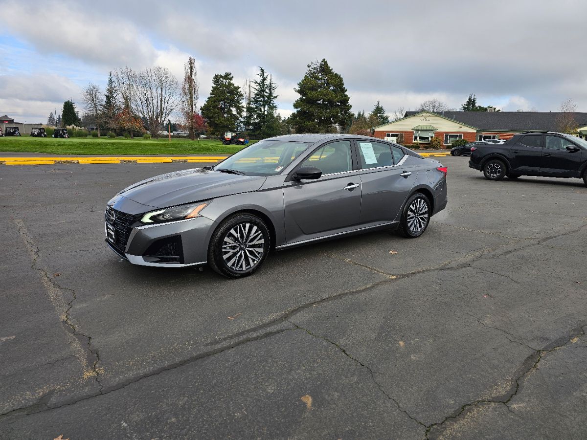 2025 Nissan Altima SV photo 2