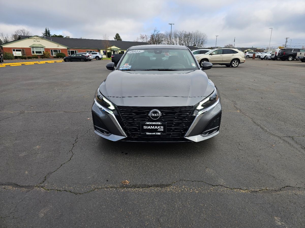 2025 Nissan Altima SV photo 3